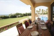 Marbella Villa am Strand mit grossem Grundstück Haus kaufen