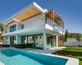 Estepona Modernes Einfamilienhaus auf zwei Etagen Haus kaufen