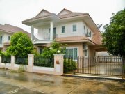 Nakhonratchasima Exklusive Villa in Suranaree, Korat Südwest, teilmöbliert. Haus kaufen