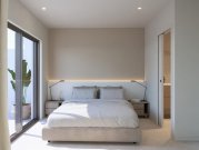 Roldan Moderner Bungalow mit Pool Haus kaufen