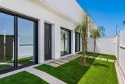 Los Alcázares Villen mit 3 Schlafzimmern, 2 Bädern, Klimaanlage, Kfz-Stellplatz und Privatpool in der La Serena Golfanlage Haus kaufen