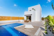 Los Alcázares Zweigeschossige Villen mit 3 Schlafzimmern, 2 Bädern, Vorinstallation Klimaanlage und Privatpool am Golfplatz von La Serena