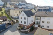 Bad Endbach ++ KRAG Immobilien ++ Kompaktes Wohnhaus mit zwei Küchen und Entwicklungschance für Anleger ++ Haus kaufen