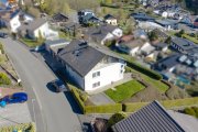 Bad Endbach ++ KRAG Immobilien ++ Zweifamilienhaus mit vermieteter Wohnung und Doppelgarage Haus kaufen