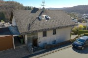 Bad Endbach ++ KRAG Immobilien ++ Zweifamilienhaus mit vermieteter Wohnung und Doppelgarage Haus kaufen