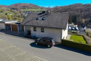 Bad Endbach ++ KRAG Immobilien ++ Zweifamilienhaus mit vermieteter Wohnung und Doppelgarage Haus kaufen