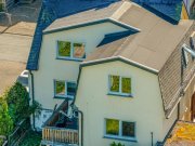 Bad Endbach ++ KRAG Immobilien ++ Zwei Wohneinheiten, ca. 142 m² Wohnfläche, Garten und Garage ++ Haus kaufen