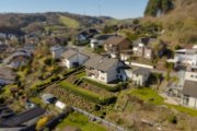 Bad Endbach ++ KRAG Immobilien ++ Zweifamilienhaus mit vermieteter Wohnung und Doppelgarage Haus kaufen