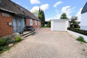 Holzminden 1-Familienwohnhaus mit 2 Garage und abtrennbaren Bauplatz Haus kaufen