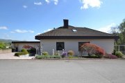 Eschershausen Wohnhaus mit 2 Wohneinheiten, Einliegerwohnung sowie Doppel- garage in 37632 Eschershausen! Haus kaufen