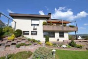 Eschershausen Wohnhaus mit 2 Wohneinheiten, Einliegerwohnung sowie Doppel- garage in 37632 Eschershausen! Haus kaufen