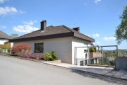 Eschershausen Wohnhaus mit 2 Wohneinheiten, Einliegerwohnung sowie Doppel- garage in 37632 Eschershausen! Haus kaufen