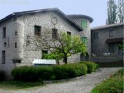 Vienne einmalige und märchenhaft gelegene und grosse Liegenschaft mit Nebengebäude und 2 Teichen, auf 2 Hektar Land. Ein Traum! Haus