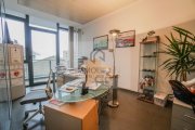 Bozen Renditeobjekt: Helles Büro in Bozen Süd zu verkaufen Gewerbe kaufen