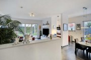 Ratingen Ratingen-Lintorf: Moderne Doppelhaushälfte mit sonnigem Garten, Dachterrasse und Garage Haus kaufen