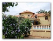 Sosúa/Dominikanische Republik Sosua: Villa mit 215 qm (2300 sqft)Wohnfläche, drei Schlafzimmer, vier Bäder mit Pool in privater Wohnanlage mit Meerblick. 