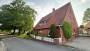 Uelsen Zentral in Uelsen – Großzügiges Einfamilienhaus mit Nebengebäuden; ebenerdiges Wohnen möglich Haus kaufen