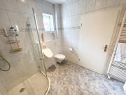 Uelsen Zentral in Uelsen – Großzügiges Einfamilienhaus mit Nebengebäuden; ebenerdiges Wohnen möglich Haus kaufen