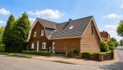 Uelsen Zwei Wohneinheiten, viele Möglichkeiten – gepflegtes Zweifamilienhaus in Uelsen Haus kaufen