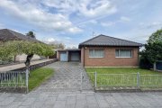 Brühl BADORF: Freistehender Bungalow in Waldnähe mit schönem Grundstück Haus kaufen