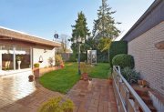 Erftstadt Winkelbungalow mit schönem Garten und XXL-Garage in Blessem Haus kaufen