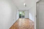 Köln Sanierungsbedürftiges Reihenendhaus mit Garage in Köln-Heimersdorf (Erbpachtgrundstück) Haus kaufen