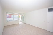 Köln Modernisierte 2-Zimmer-Wohnung mit großem Balkon und Tiefgaragenplatz in Köln-Weiden (bezugsfrei) Wohnung kaufen