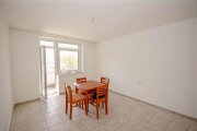 Köln Modernisierte 2-Zimmer-Wohnung mit großem Balkon und Tiefgaragenplatz in Köln-Weiden (bezugsfrei) Wohnung kaufen