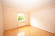 Köln Großzügige Wohnung mit Loggia und Tiefgaragenstellplatz in Lövenich (bezugsfrei) Wohnung kaufen