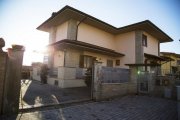 Pescia Kürzlich erbaute Villa auf drei Ebenen Haus kaufen