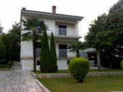 Malinska Im ruhigen Teil von Malinska gelegen. Sehr schöner Garten. Entfernung zum Meer beträgt 400 Meter. Haus kaufen