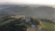 Colli Senesi Herrliches Schloss mit grossem Weinberg Colli Senesi Chianti DOCG Gewerbe kaufen