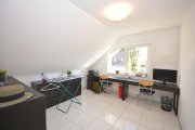 Niederkassel Bezugsfrei: Großzügige Dachgeschosswohnung mit Balkon, Carport und Stellplatz in Niederkassel-Rheidt Wohnung kaufen
