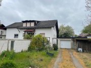 Alzey EUPORA® Immobilien: Wohnhaus mit Garten, Pool und Garagen in Alzey - Weinheim. Haus kaufen