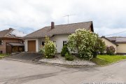 Uersfeld Wohnen auf einer Ebene in der Vulkaneifel: Einfamilienhaus mit Garten u. Garage in Uersfeld b. Ulmen Haus kaufen
