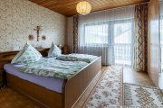 Uersfeld Wohnen auf einer Ebene in der Vulkaneifel: Einfamilienhaus mit Garten u. Garage in Uersfeld b. Ulmen Haus kaufen