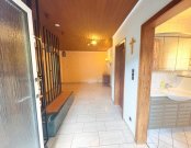 Wissen CITYHOUSE: Großzügiges Zweifamilienhaus mit Ausbaupotenzial, Garten & 3 Garagen Haus kaufen