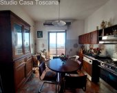 Caldana Großzügiges Wohnhaus mit Garten, Dachterrasse und fünf Garagen Haus kaufen