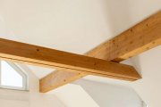 Frankfurt am Main Hohe Decken, kleine WEG, neue Heizung - schöne Dachgeschosswohnung in Seckbach Wohnung kaufen