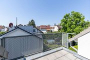 Frankfurt am Main Hohe Decken, kleine WEG, neue Heizung - schöne Dachgeschosswohnung in Seckbach Wohnung kaufen
