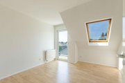 Frankfurt am Main Hohe Decken, kleine WEG, neue Heizung - schöne Dachgeschosswohnung in Seckbach Wohnung kaufen