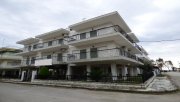 Nea Plagia Chalkidiki Pension mit 10 Zimmer und im Erdgeschoß eine Betreiber Wohnung Gewerbe kaufen