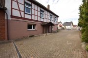 Hasselroth DIETZ: Geräumiges 1-2 Familienhaus mit großem Grundstück, Nebengebäude und Doppelgarage! Haus kaufen