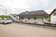 Bad Soden-Salmünster DIETZ: 2 bis 3 Familienhaus mit schönem Blick, Doppelgarage in Waldrandlage! 1 Wohneinheit frei! Haus kaufen