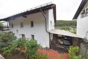 Bad Soden-Salmünster DIETZ: 2 bis 3 Familienhaus mit schönem Blick, Doppelgarage in Waldrandlage! 1 Wohneinheit frei! Haus kaufen