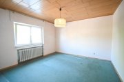 Babenhausen DIETZ: Gut geschnittenes 2-Familienhaus mit Garten, Garage und Nebengebäude in Babenhausen Langstadt Haus kaufen