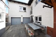 Schaafheim DIETZ: FREIWERDENDE 3 Wohnungen in 2 Häusern inklusive 3 Garagen, Innenhof und Garten Schaafheim Haus kaufen