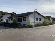 Dahn Bungalow mit Einliegerwohnung, Doppel- und Einzelgarage-2 Wohneinheiten zB. für Mehrgenerationenwohnen Haus kaufen
