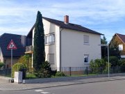 Lampertheim Einfamilienhaus mit Ausbaupotenzial in ruhiger Wohnlage von Lampertheim sucht neue Familie Haus kaufen
