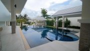 Hua Hin Geräumige Villa mit 6 Schlafzimmern und 7 Bädern und Pool auf einem großen Grundstück in Hua Hin Haus kaufen